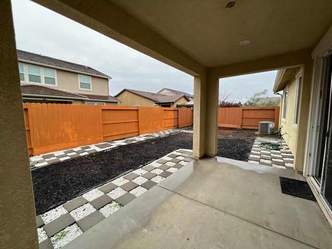Building Photo - Newer 4-bedroom Single Story home in Manteca!