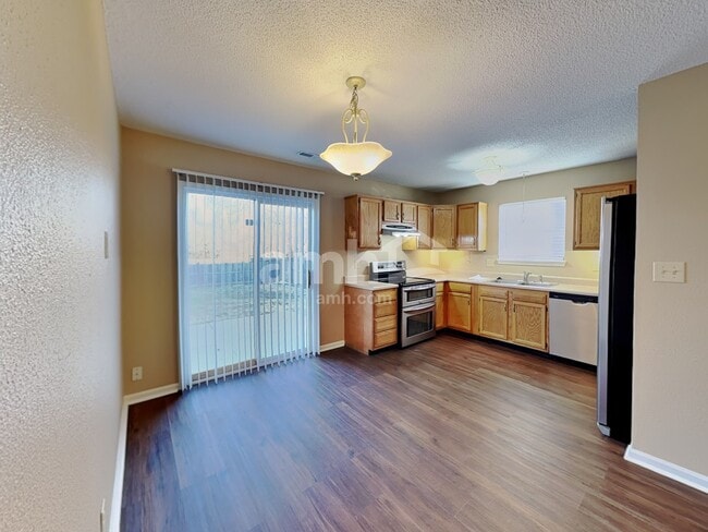 Photo - 743 Millbrook Dr