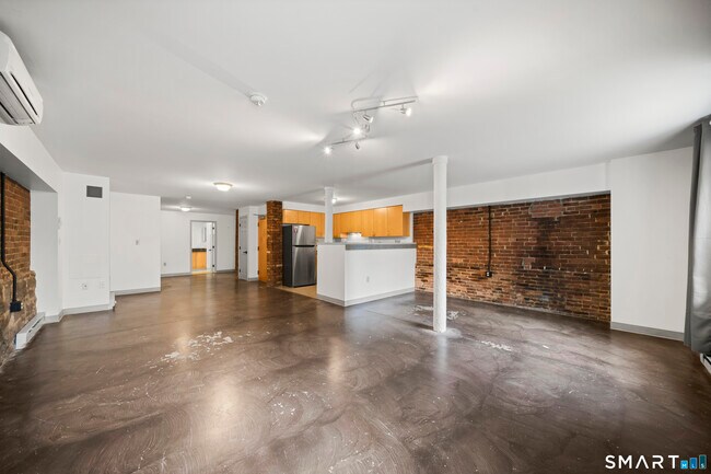 Building Photo - 40 Elm St