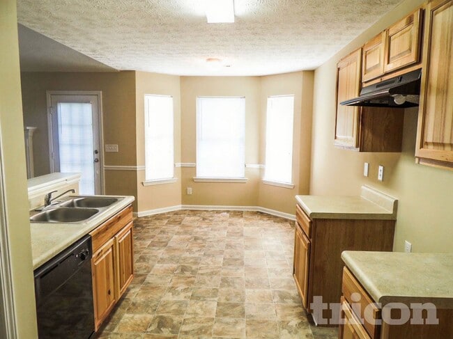 Photo - 1002 Mark Trail