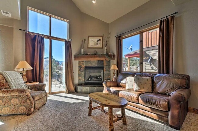 Building Photo - 400 Paintbrush Ter Rental