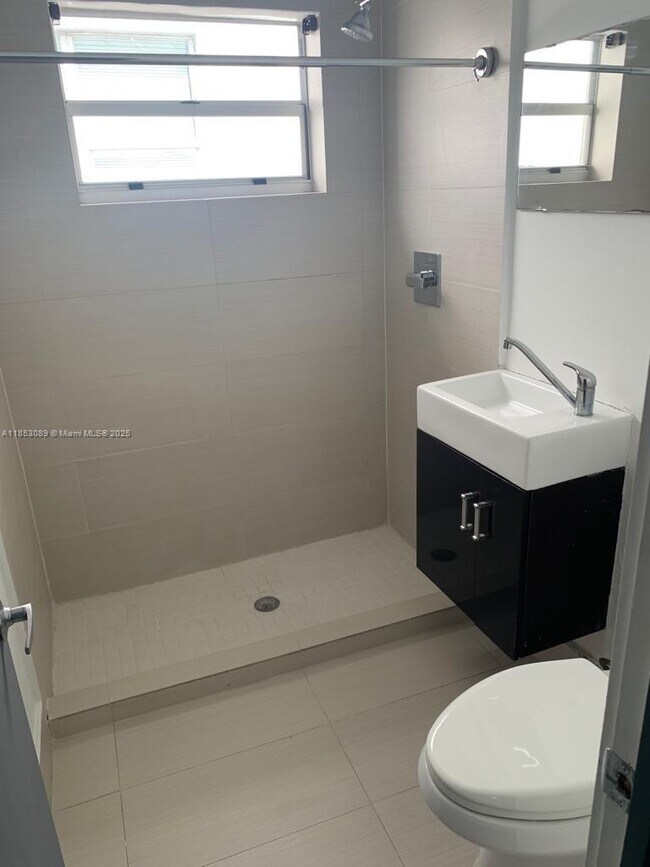 Photo - 1604 Drexel Ave Unit 208