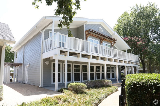 Upstairs Units Overlooking the Pool
