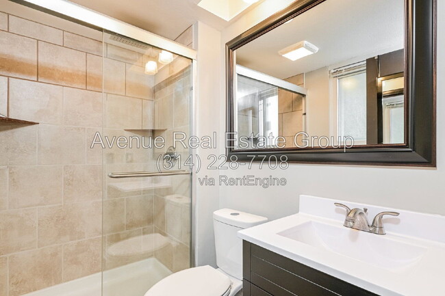 Photo - 705 Wickerleigh Terrace