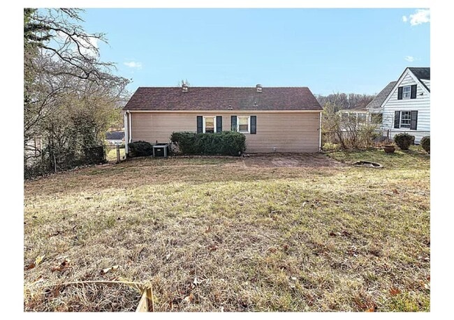 Photo - Charming 3BR in SW Roanoke | Fenced Yard | Hardwood Floors | Wasena Area