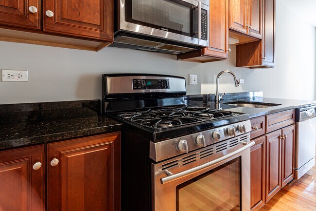 Photo - 736 W Addison St