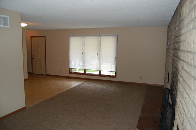 First floor living room 23'x11' - 4945 Walker Ave Unit Apt1