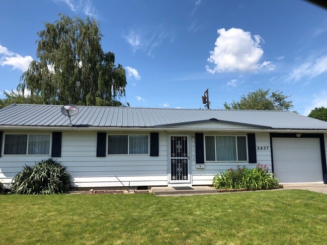 Building Photo - Feels Like New! Rental