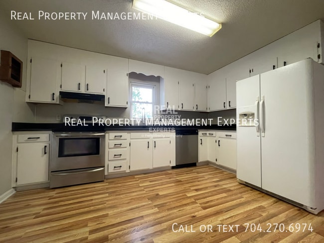 Photo - 668 Brookwood St