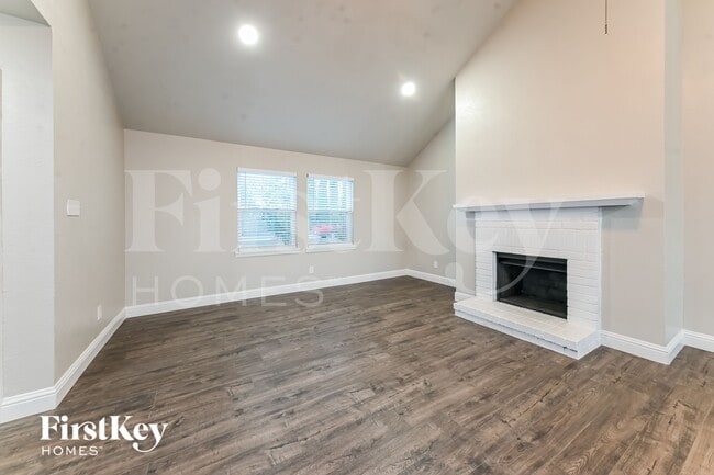 Photo - 2023 Godiva St