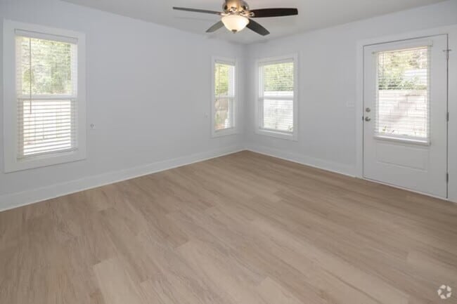 Photo - 1549 Payne St Unit 4