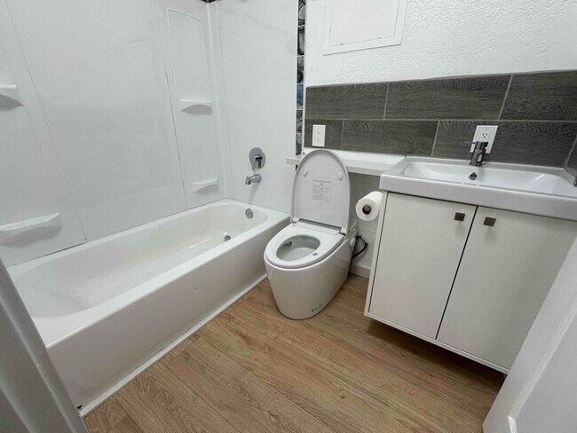 Photo - 3100 SE 122nd Ave Unidad c