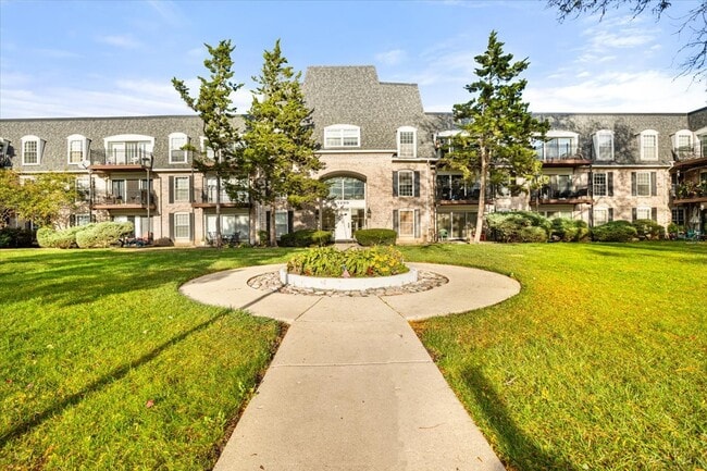 Building Photo - 5200 Carriage Way Dr Unit 218