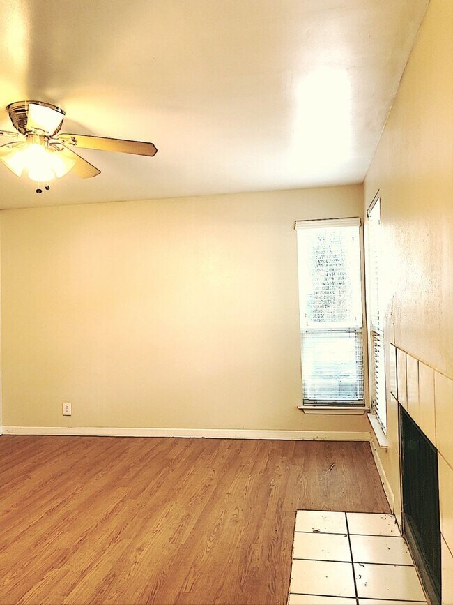 Photo - ESCALA - WEST CAMPUS - STUDIO - BAMBOO FLOORS