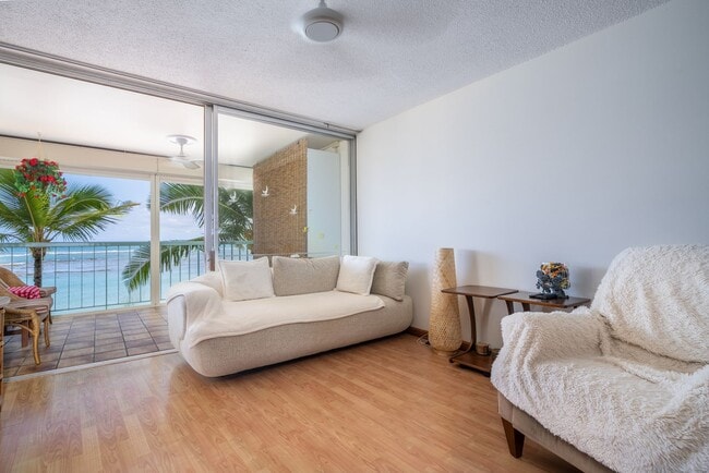 Photo - Oceanfront Kaimana Beach Studio at Sans Souci Unidad 102