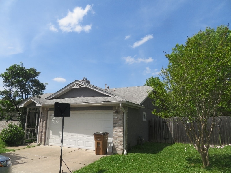 Photo - 1104 Larkins Ln House