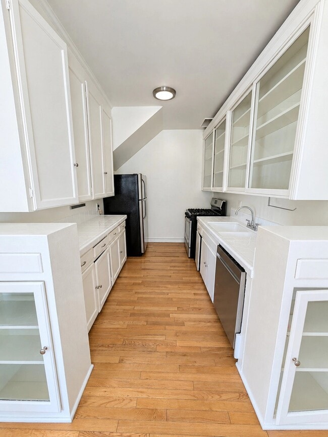 1200 N Gardner St Unit 6
