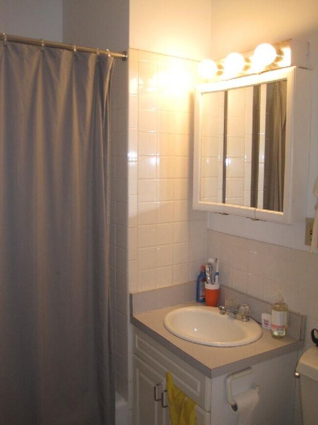 Photo - Nicely renovated 3 bed unit at an unbeatable price!