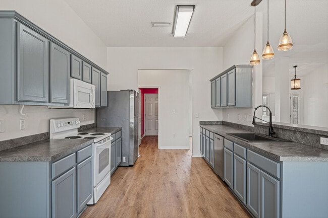 Building Photo - 8517 High School Blvd