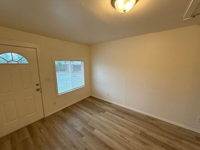 Photo - 3357 Portland Rd NE Unit #5