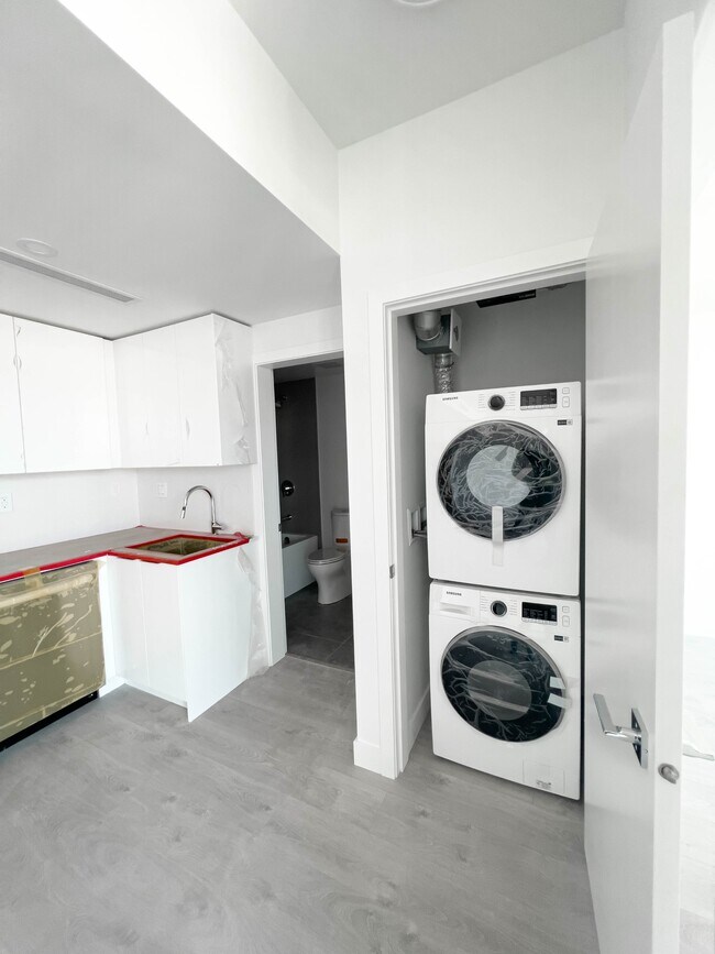 Photo - 901-901 Lougheed Hwy.