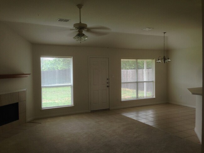Photo - 3BR / 2BA Duplex in Hewitt, Texas | Midway...