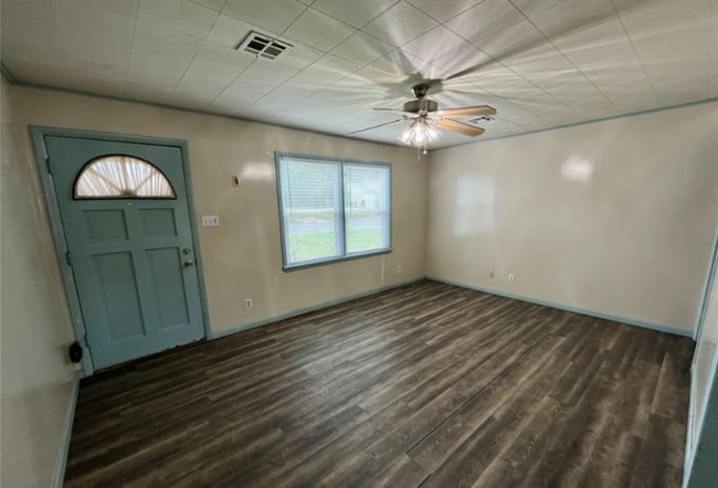 Photo - 1613 Center Ln