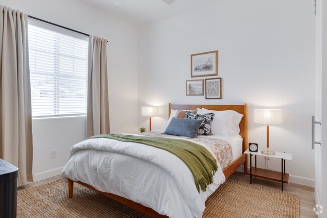 2BR, 2BA - 1,050SF - Primary Bedroom