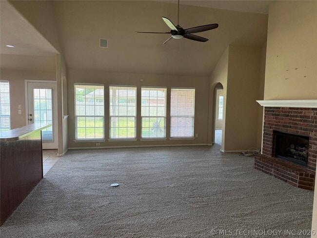 Photo - 2102 W H St