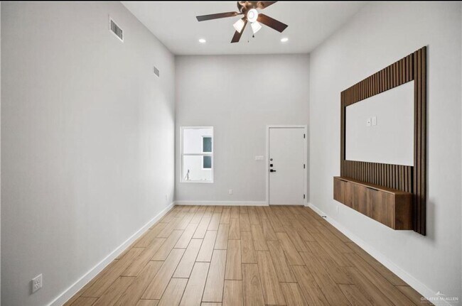 Photo - 1406 S Michigan St