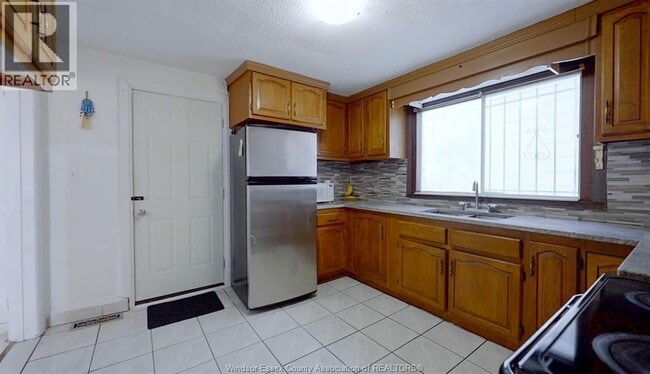 Photo - 1073 Pierre Ave