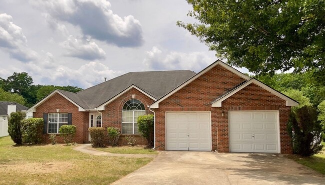 Building Photo - Updated, Spacious Brick Ranch in Great Neighbrorhood!