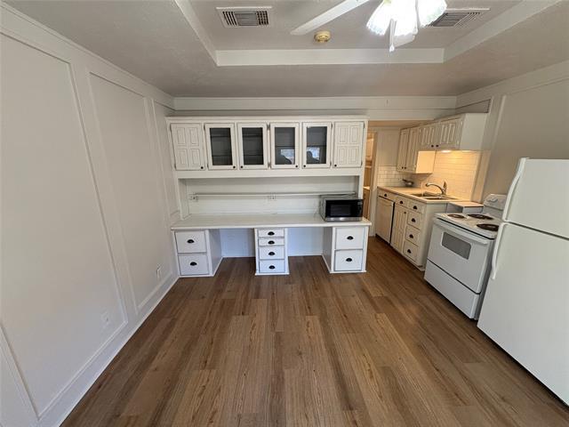 Photo - 900 N Austin St