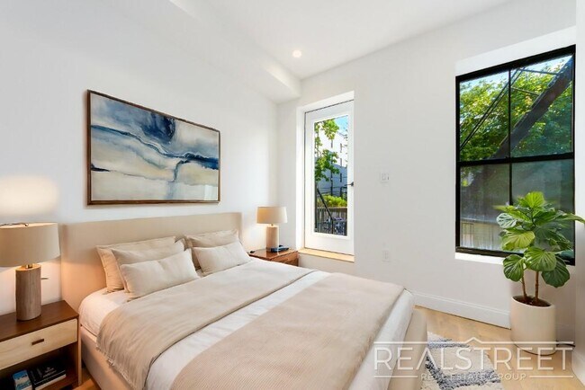 Photo - 3 Bed 3 Bath with W/D in unit! Unidad 3