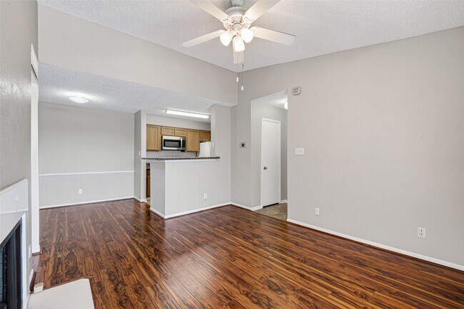 Photo - 2121 Hepburn St Unit 1112