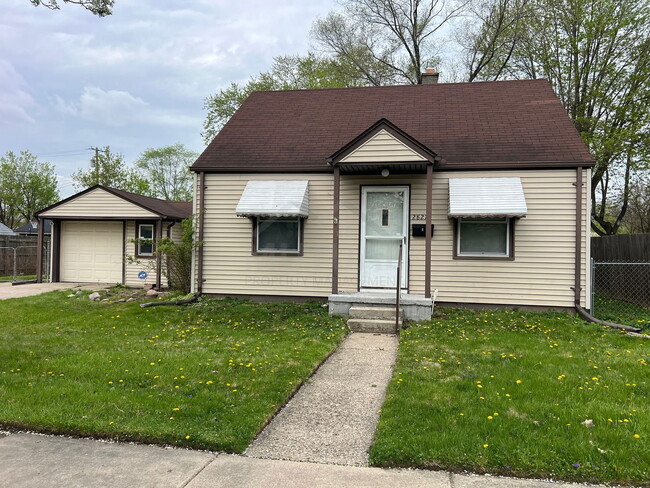 Photo - 28273 Schram St House