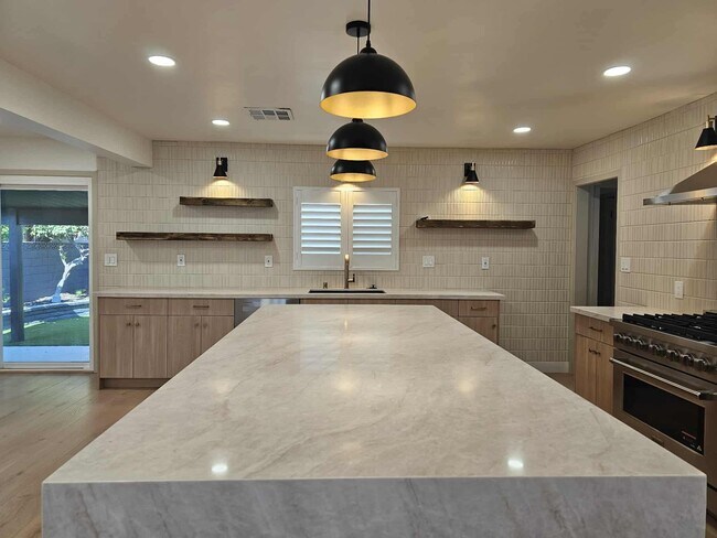 Photo - 114 S Emerald Pl House