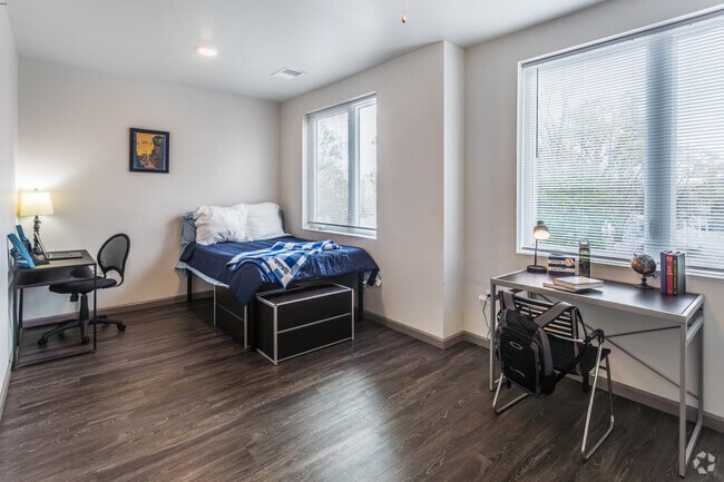 2BR, 2BA - 875SF - First Bedroom - The Annex of Memphis