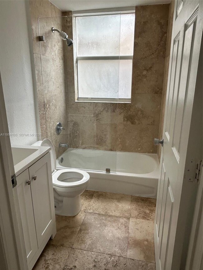 Photo - 953 SW 10th St Unidad 8