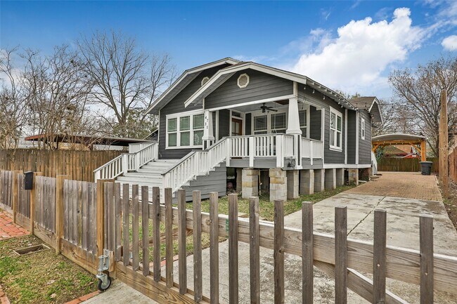 Photo - 4731 Woodside St