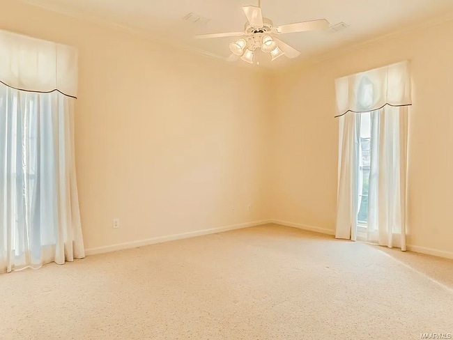 Photo - 2112 Parkview Dr S