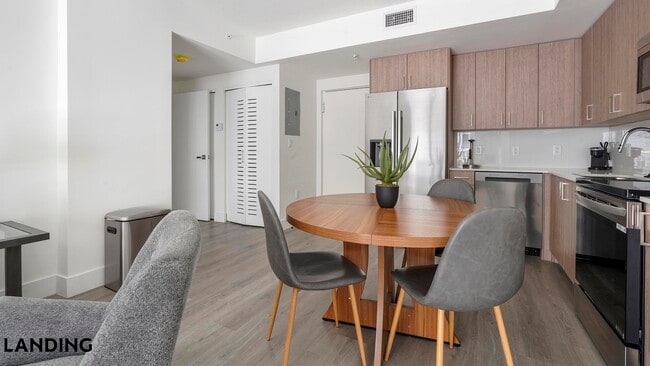 Photo - 1025 E 25th St Unidad 628