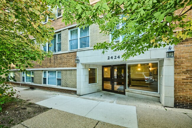 Building Photo - 2424 W Estes Ave Unit 3D Rental