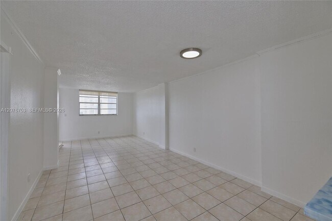 Building Photo - 2903 N Miami Beach Blvd Unit 806