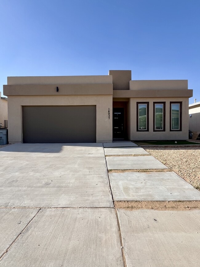 Building Photo - 14937 Tierra Mirage Ave Rental