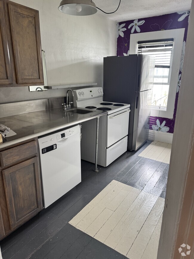 Building Photo - 10 Arlington St Unit 10 Arlington Rental