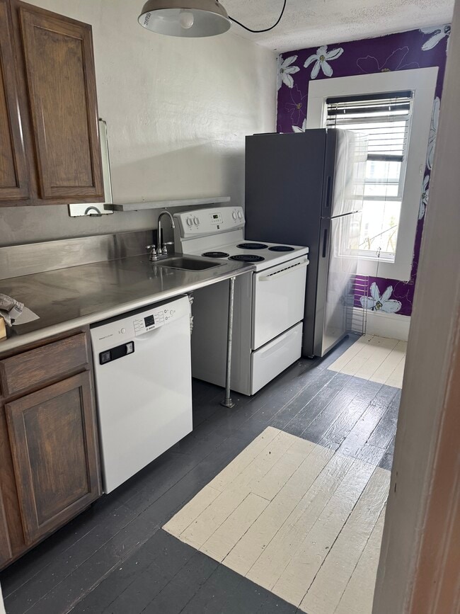 Kitchen - 10 Arlington St Apartments Unit 10 Arlington