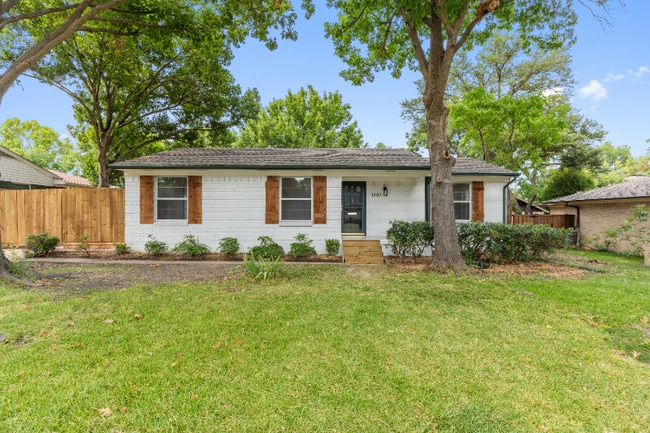 Building Photo - 1202 Spruce Dr Rental