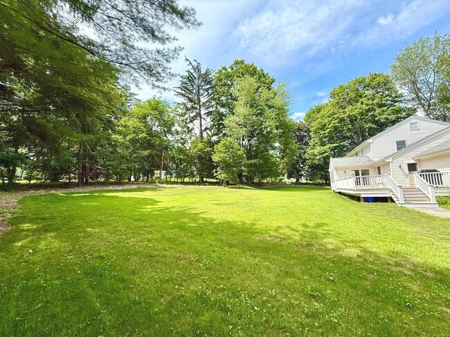 Photo - 203 Skyline Ln