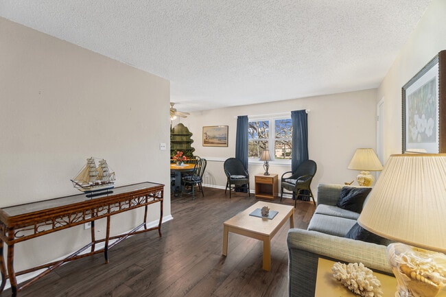 Photo - 901 Leisure Square